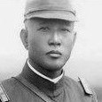 La figure du Général Ishiwara éclaire d’un jour nouveau la guerre du Pacifique ainsi que les mécanismes universels que l’on retrouve en toute époque de crises économiques et politiques. 